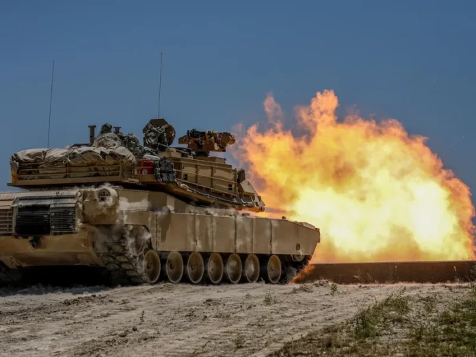 6-1-1 În perioada 29 ianuarie - 4 februarie, tancurile M1A2 SEPv2 Abrams ale Armatei SUA s-au antrenat alături de tancurile românești TR-85M1