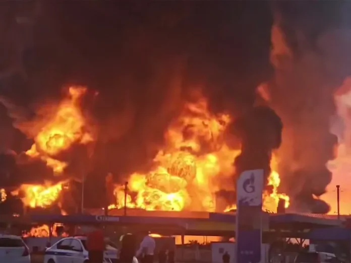 Ucraina distruge petrolierele Rusiei oriunde le găsește. Două, lovite la terminalul din Marea Neagră