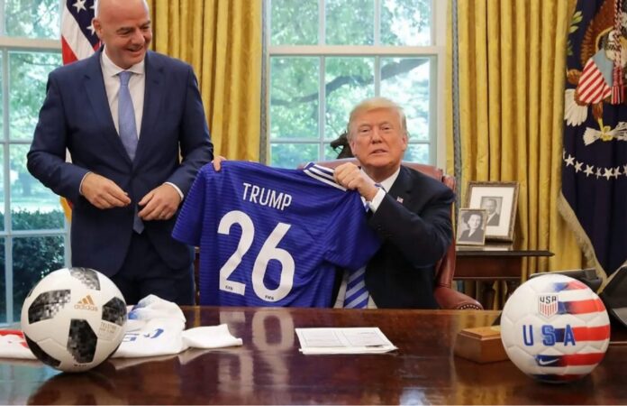Trump-Infantino-tricou-1024x662-1