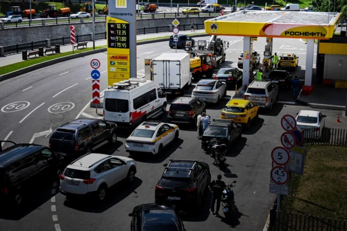 index-14 Sankt Petersburg. Revolta unei rusoaice: „Este ora unu noaptea. În față mai sunt 60 de mașini”